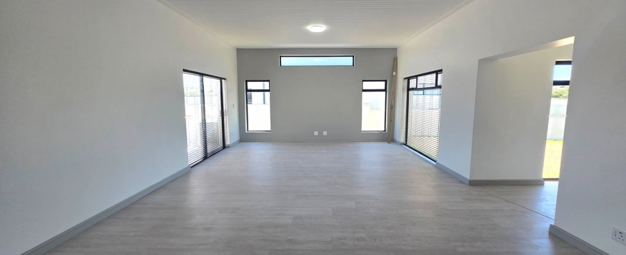 5 Bedroom Property for Sale in Kleinbaai Western Cape